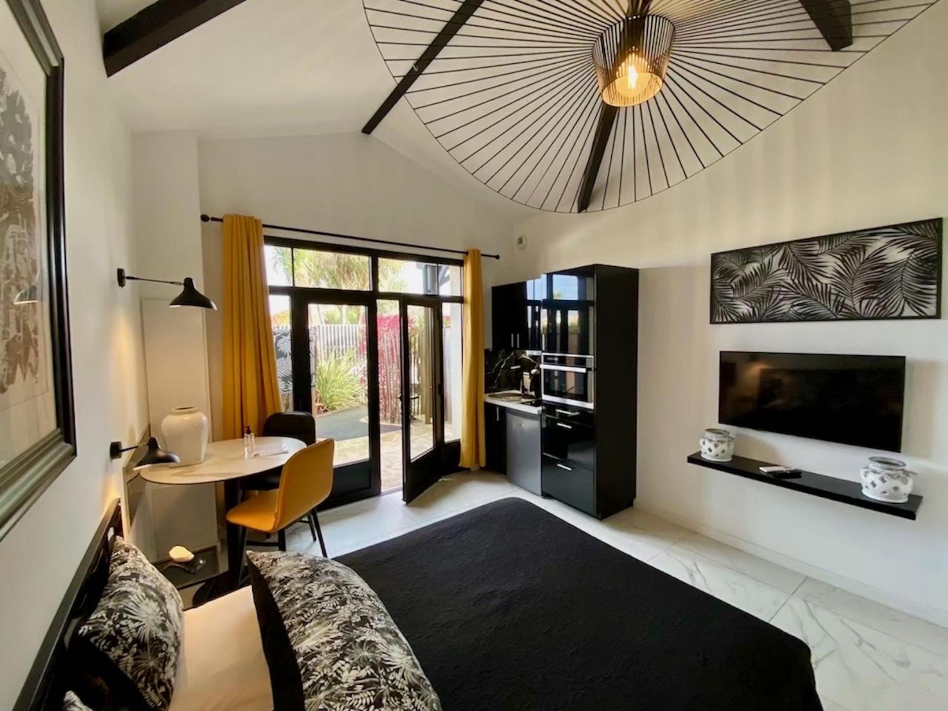 Hotel Particulier - Les Lodges Du Bassin D'Arcachon- Petit-Dejeuner Sur Demande- Prestations Haut De Gamme Гюжан-Местрас Экстерьер фото